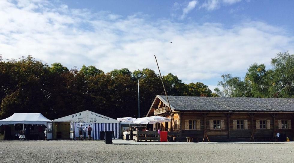 Oktoberfest Wiesn Camp Lodge München Exterior foto