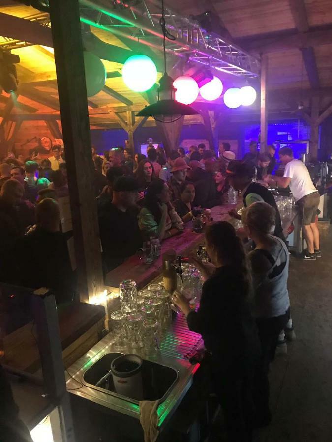 Oktoberfest Wiesn Camp Lodge München Exterior foto