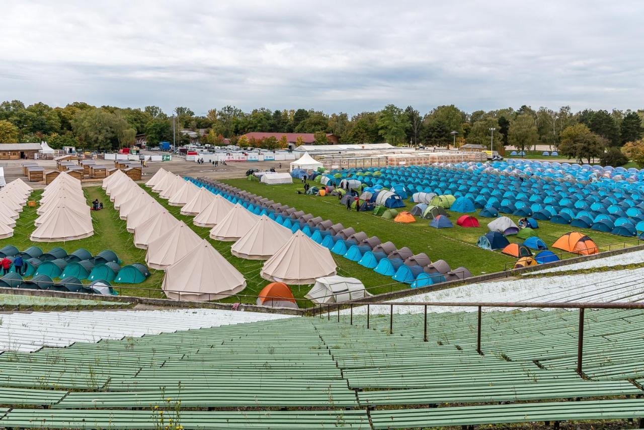 Oktoberfest Wiesn Camp Lodge München Exterior foto